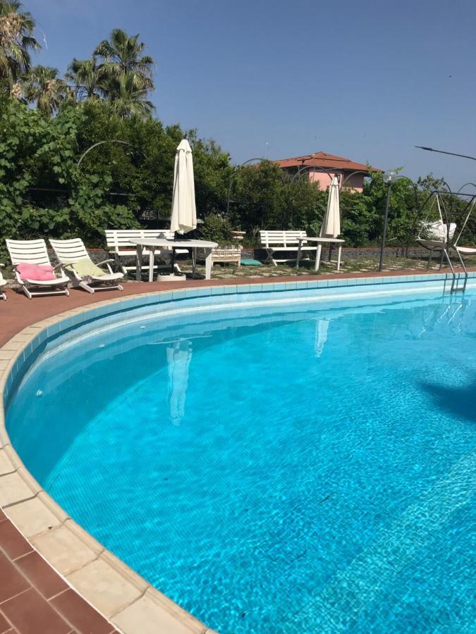 Villa Con Piscina Mascalucia Bagian luar foto
